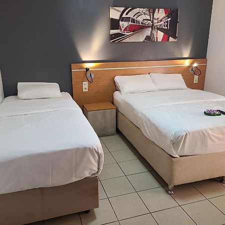 Hotel Victoire, Poitiers Gare Экстерьер фото