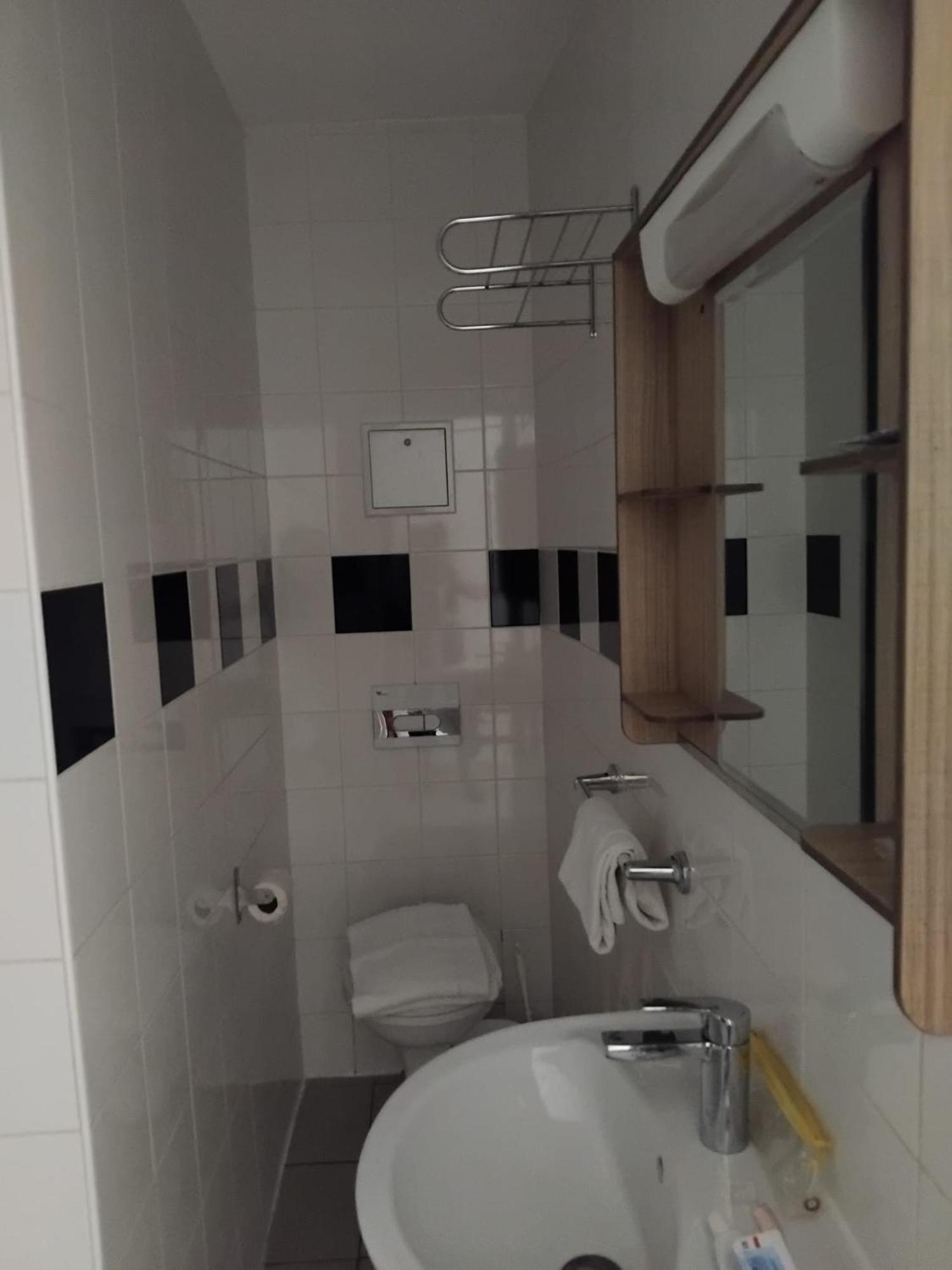 Hotel Victoire, Poitiers Gare Экстерьер фото